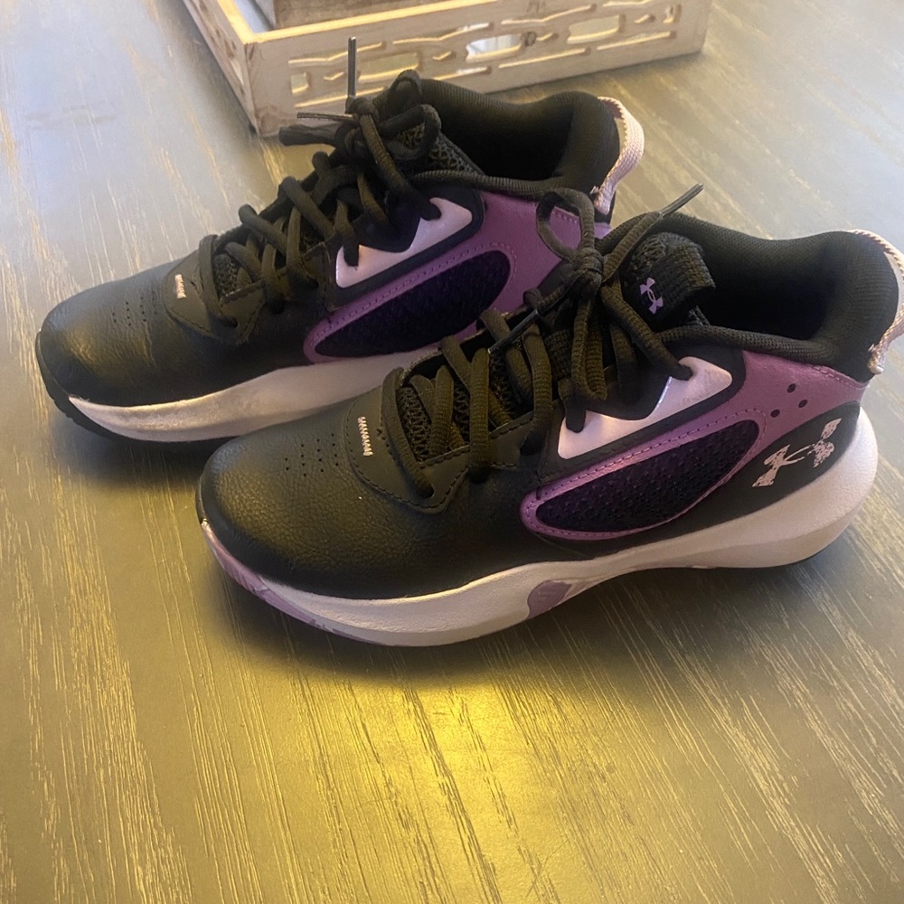 Under Armour Black and Purple Sneakers - EUC! 🏀 ready!!